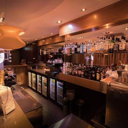 The Continental Hotel, Heathrow Хаунслоу Экстерьер фото
