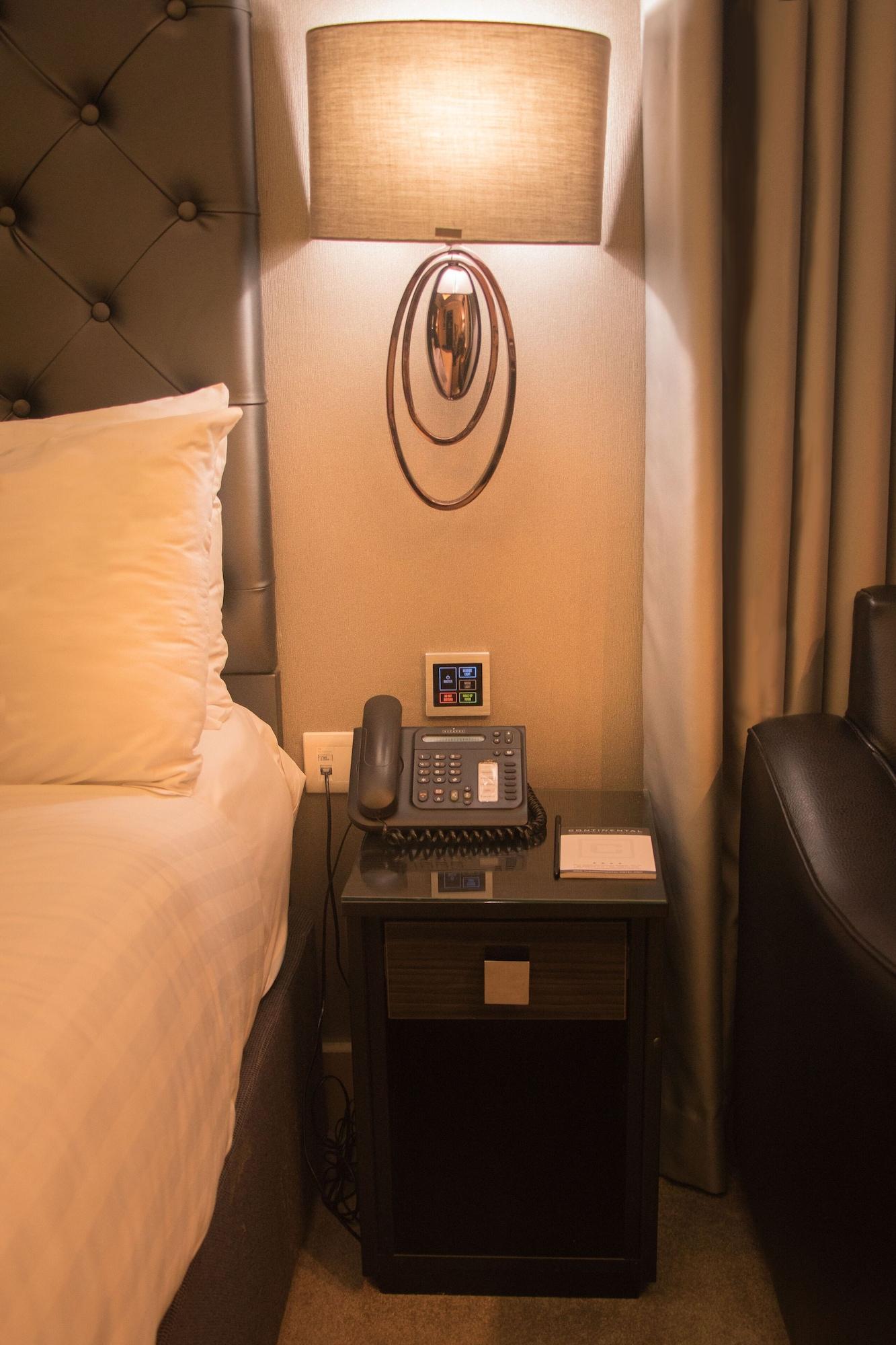 The Continental Hotel, Heathrow Хаунслоу Экстерьер фото