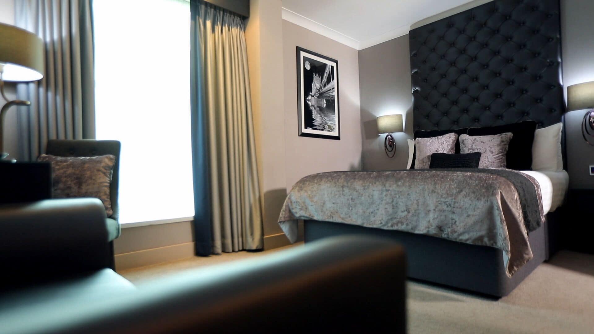 The Continental Hotel, Heathrow Хаунслоу Экстерьер фото