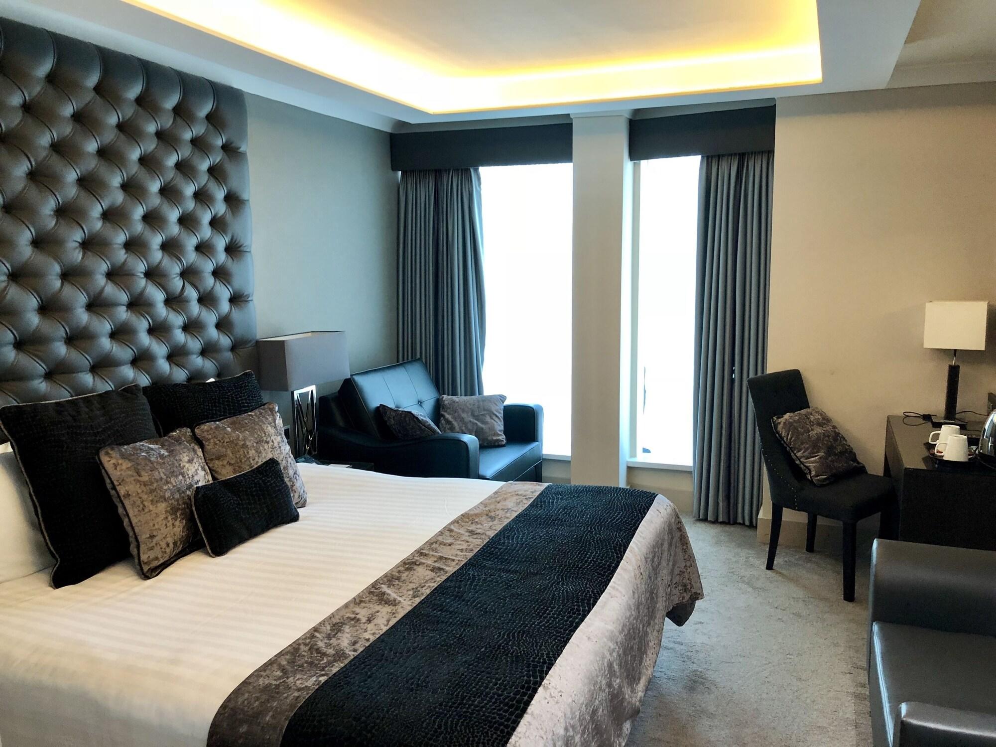 The Continental Hotel, Heathrow Хаунслоу Экстерьер фото